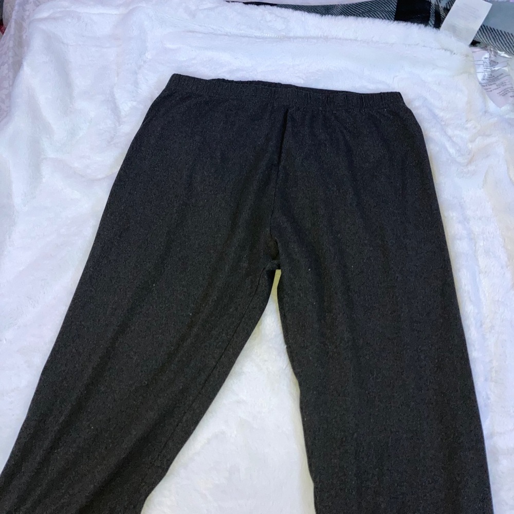 dark grey leggings